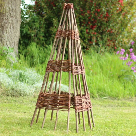 Pyramide van notelaar met gevlochten wilgentakken - 120 cm